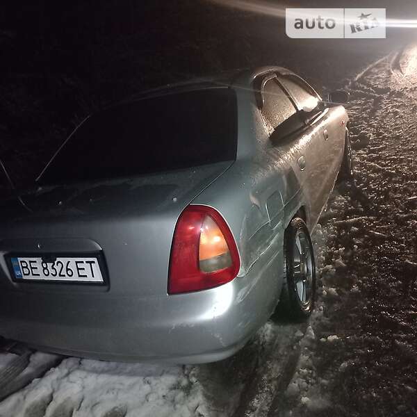Седан Daewoo Nubira 1998 в Черновцах