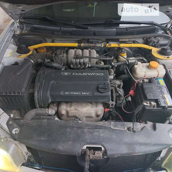 Седан Daewoo Nubira 1998 в Черновцах