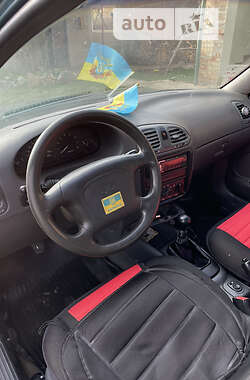 Седан Daewoo Nubira 1998 в Самборе
