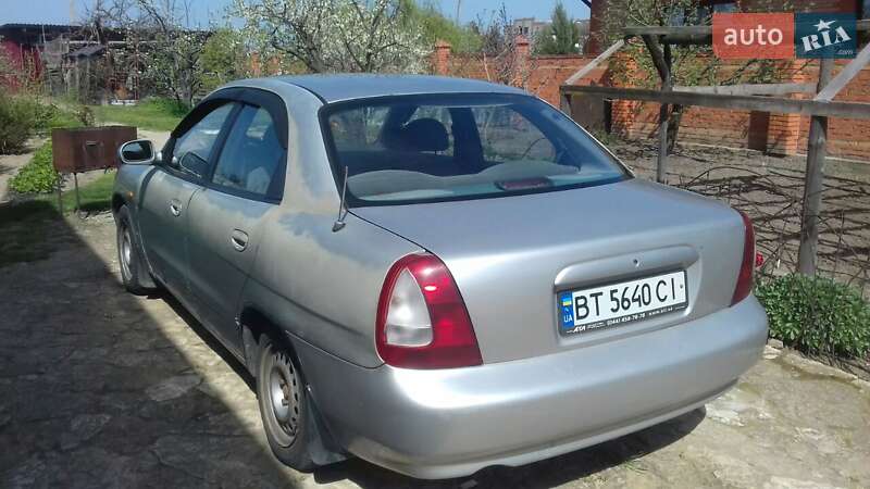 Седан Daewoo Nubira 1998 в Херсоне