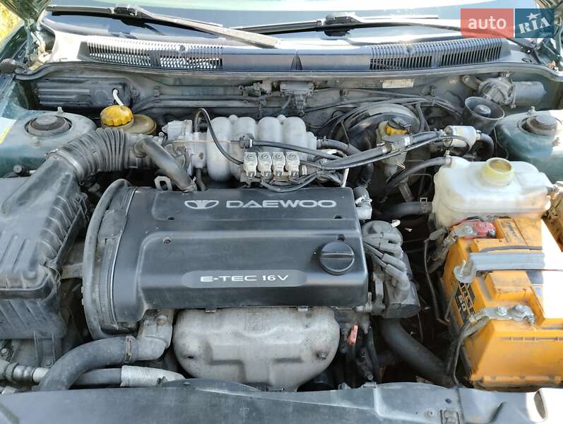 Седан Daewoo Nubira 1998 в Львові