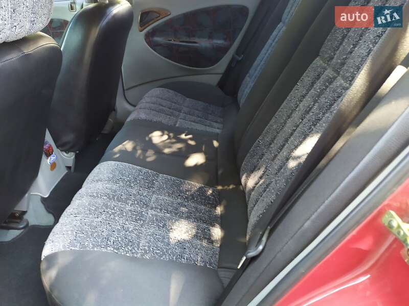 Седан Daewoo Nubira 2003 в Новомосковске