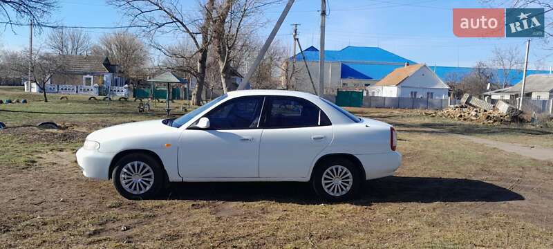Седан Daewoo Nubira 1999 в Веселинове