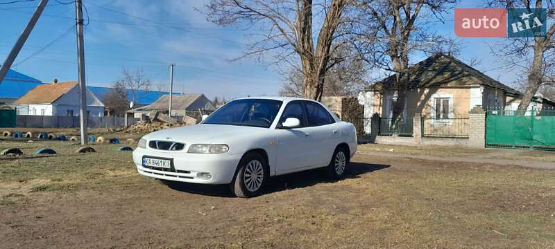 Седан Daewoo Nubira 1999 в Веселинове