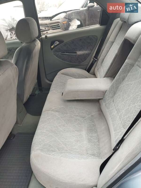 Седан Daewoo Nubira 2003 в Черноморске