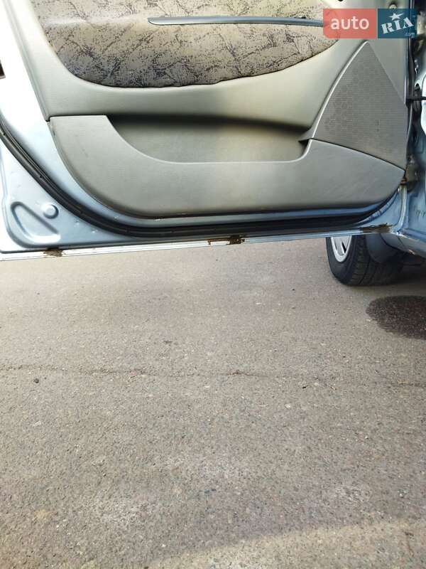 Седан Daewoo Nubira 2003 в Черноморске