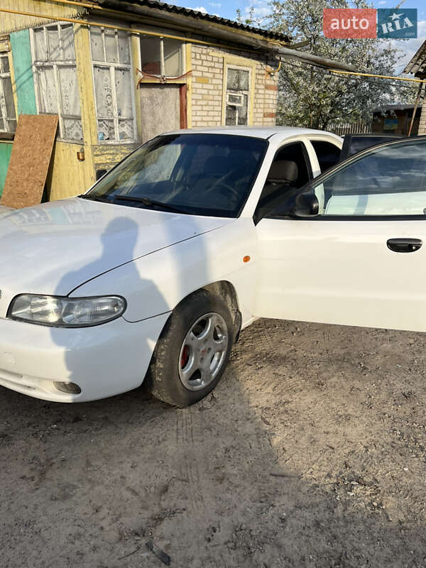 Седан Daewoo Nubira 1998 в Лебедине