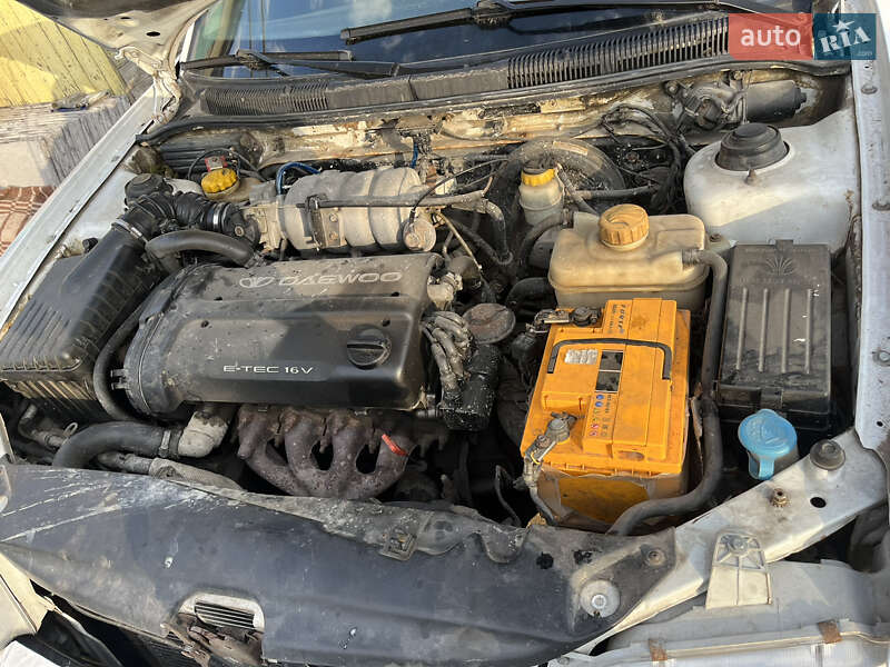 Седан Daewoo Nubira 1998 в Лебедине