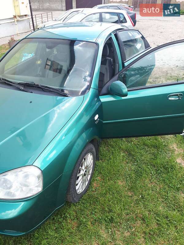Седан Daewoo Nubira 2004 в Львове