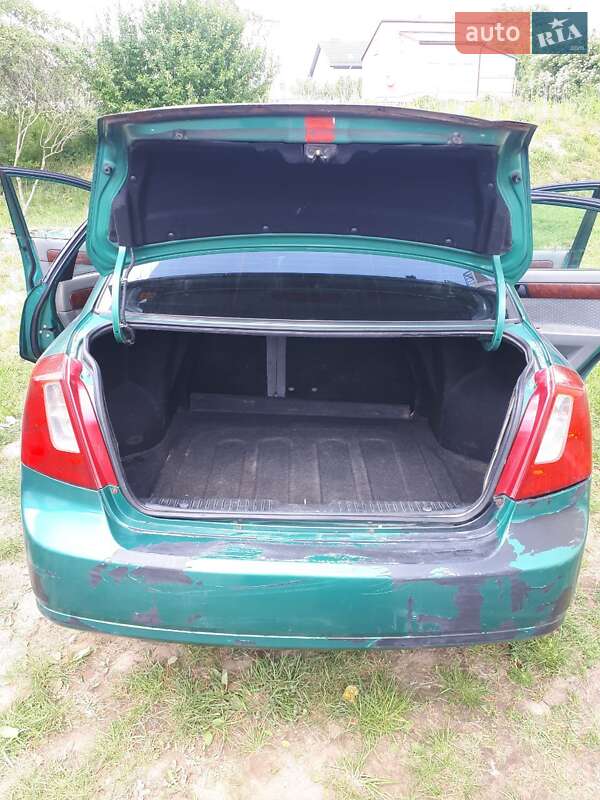 Седан Daewoo Nubira 2004 в Львове