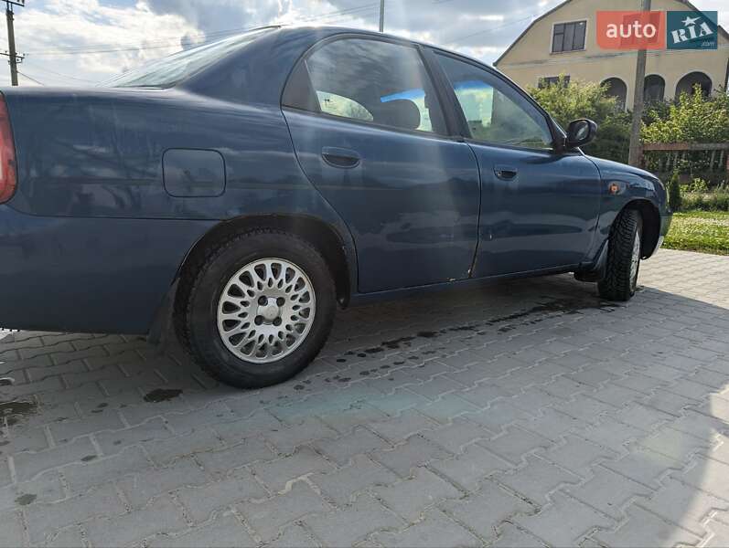 Седан Daewoo Nubira 2000 в Пустомытах