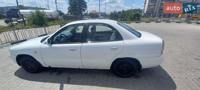 Седан Daewoo Nubira 1998 в Сумах