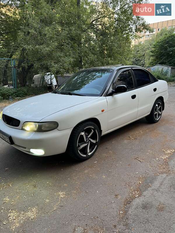 Daewoo Nubira 1998