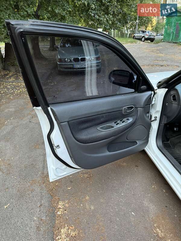 Седан Daewoo Nubira 1998 в Киеве