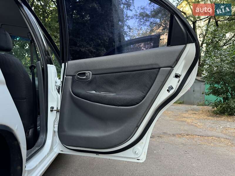 Седан Daewoo Nubira 1998 в Киеве