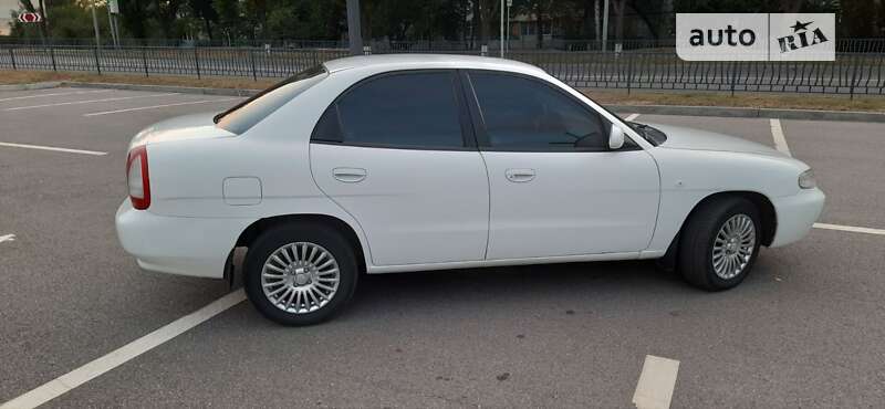 Седан Daewoo Nubira 1998 в Харькове