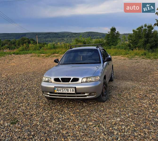 Седан Daewoo Nubira 1998 в Желтых Водах