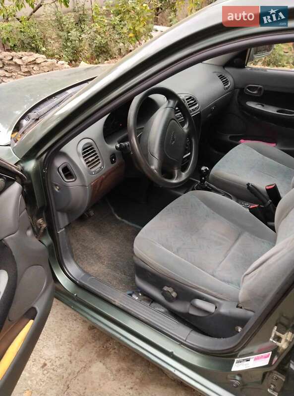 Седан Daewoo Nubira 1998 в Великой Александровке