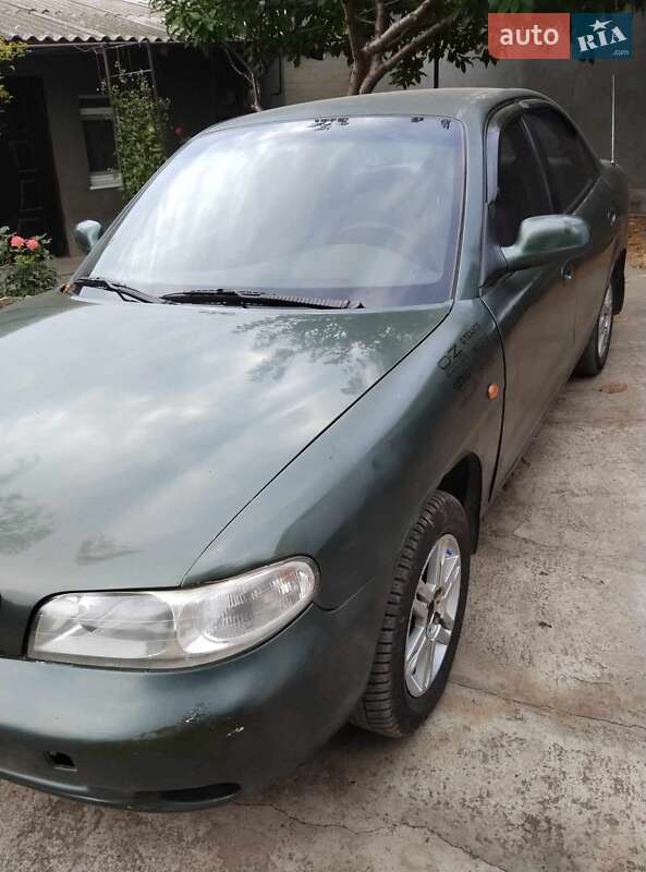 Седан Daewoo Nubira 1998 в Великой Александровке