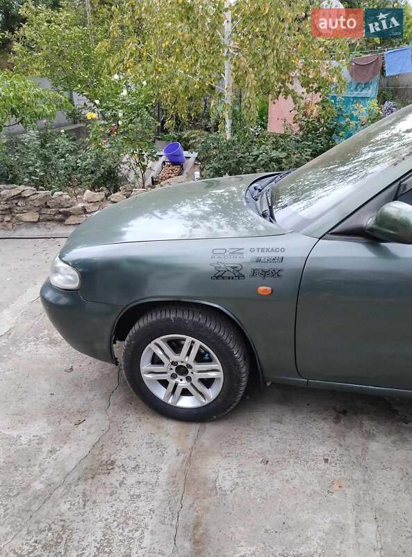 Седан Daewoo Nubira 1998 в Великой Александровке