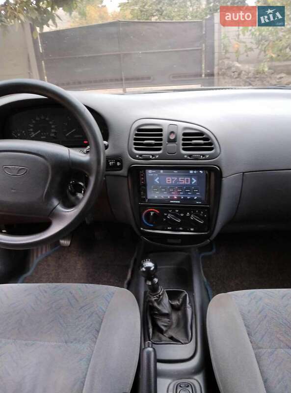 Седан Daewoo Nubira 1998 в Великой Александровке