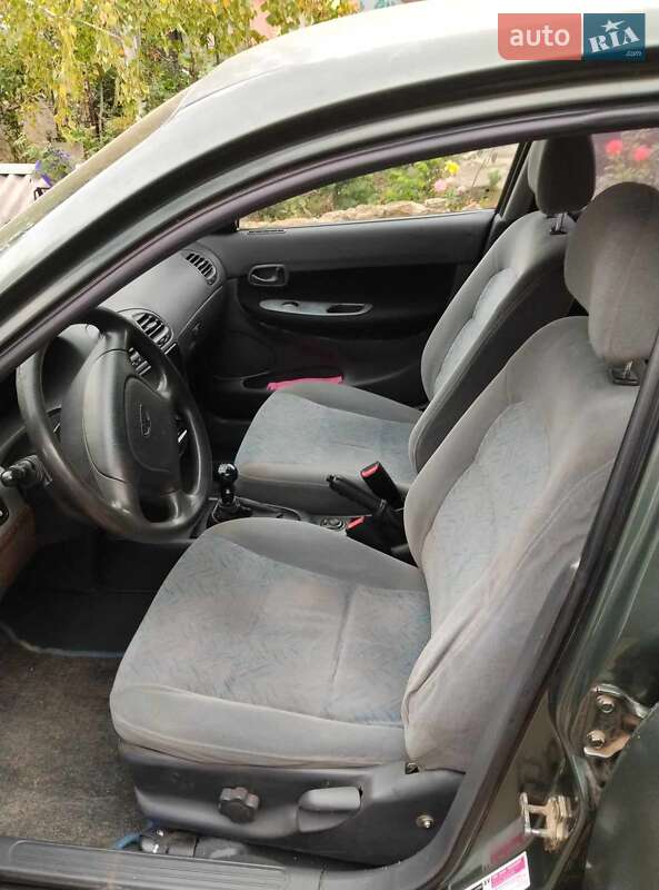 Седан Daewoo Nubira 1998 в Великой Александровке