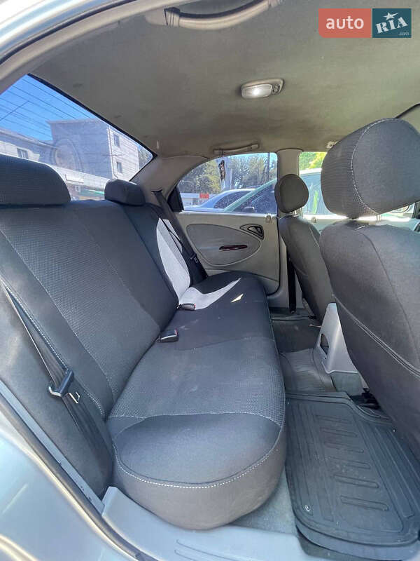 Седан Daewoo Nubira 2003 в Днепре