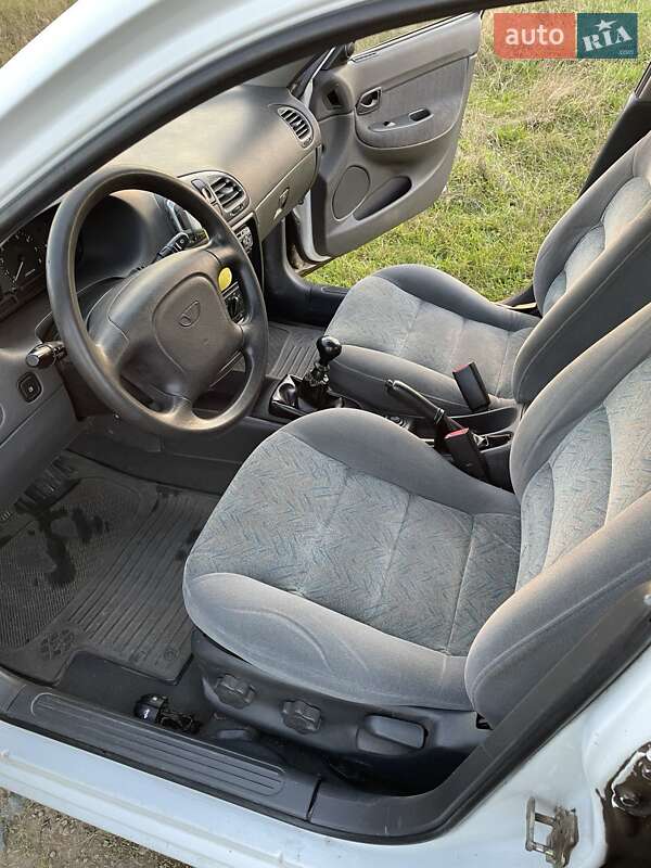 Седан Daewoo Nubira 1999 в Львові
