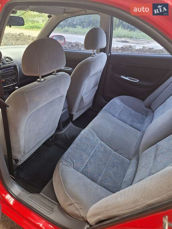 Седан Daewoo Nubira 1998 в Хмельницькому