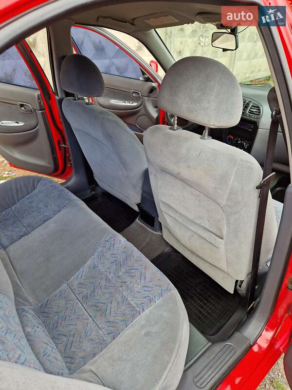 Седан Daewoo Nubira 1998 в Хмельницькому