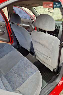 Седан Daewoo Nubira 1998 в 