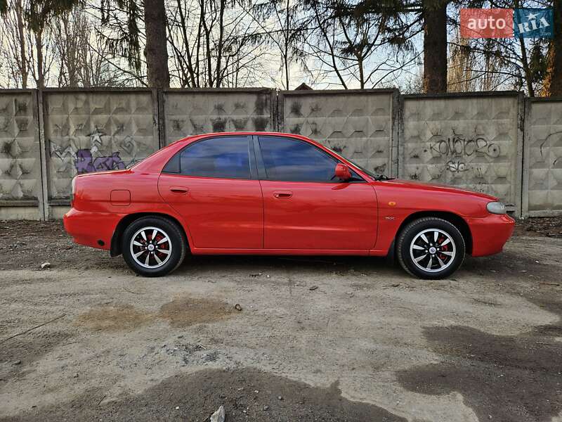 Седан Daewoo Nubira 1998 в Хмельницькому