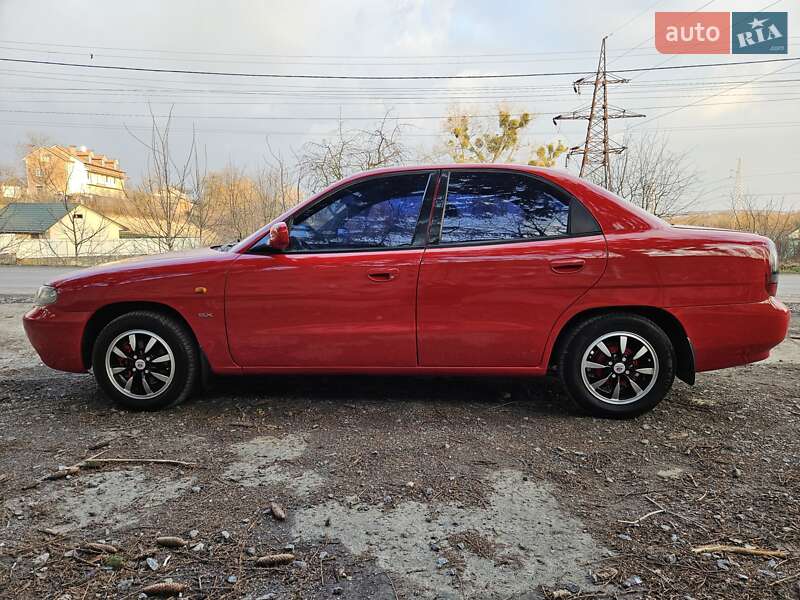 Седан Daewoo Nubira 1998 в Хмельницькому