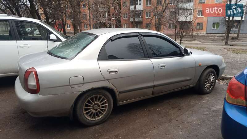 Седан Daewoo Nubira 1998 в Кам'янському