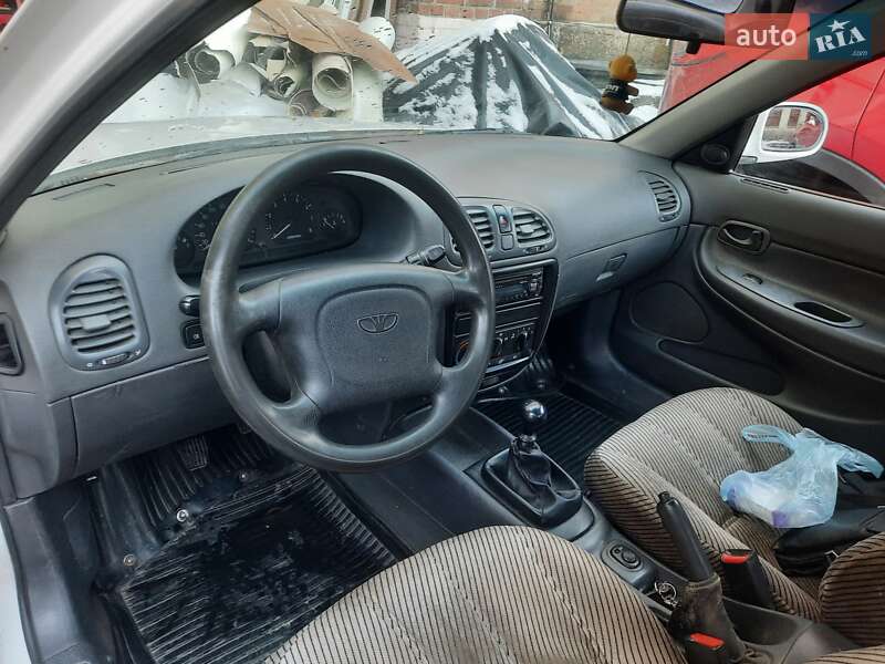 Седан Daewoo Nubira 1998 в Хмельницком