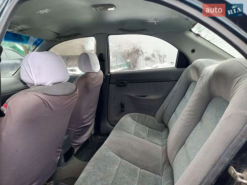 Седан Daewoo Nubira 1998 в Изяславе