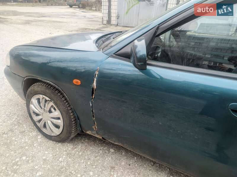 Седан Daewoo Nubira 1998 в Каменском
