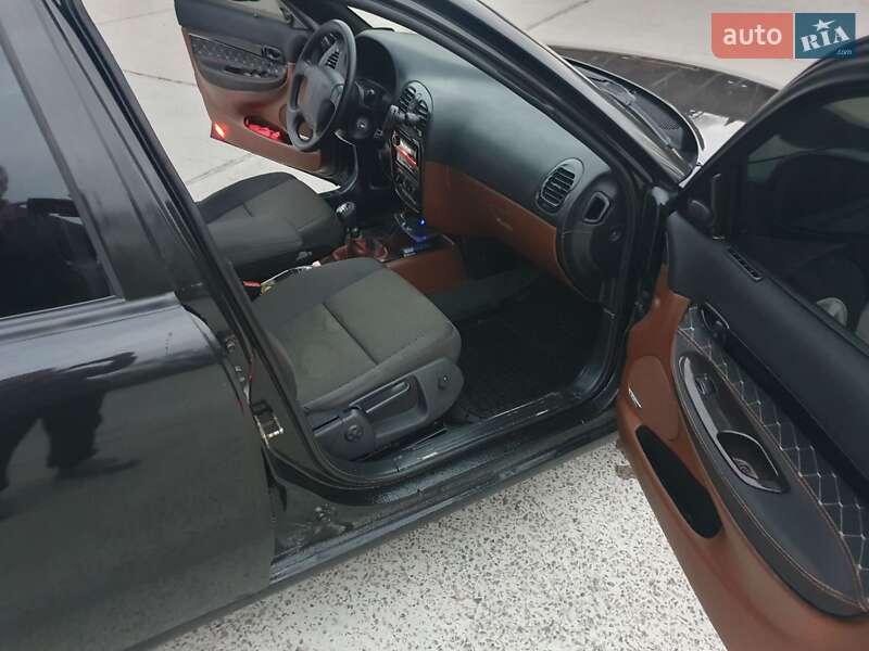 Седан Daewoo Nubira 1998 в Каневе