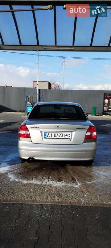 Седан Daewoo Nubira 2003 в Буче