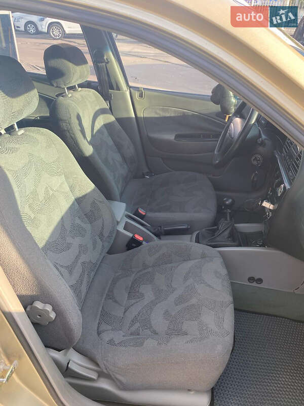 Седан Daewoo Nubira 2001 в Харькове