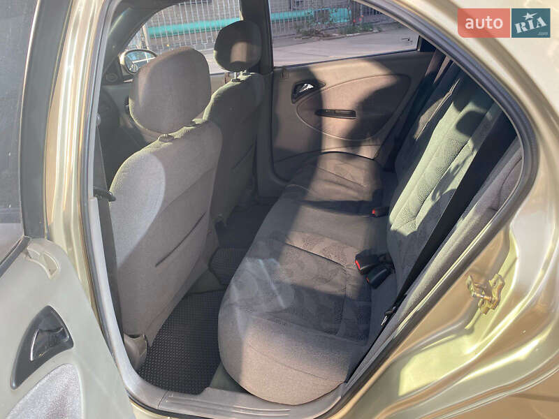 Седан Daewoo Nubira 2001 в Харькове