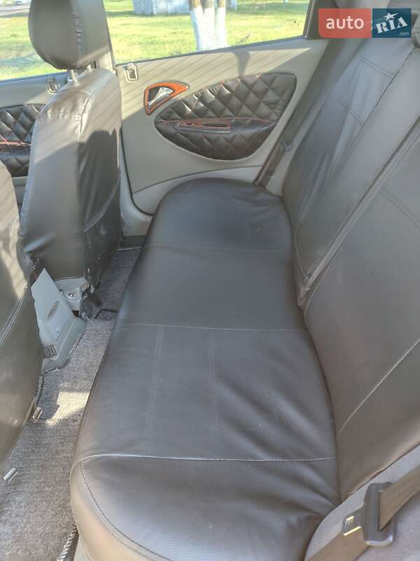 Седан Daewoo Nubira 2001 в Краснограде