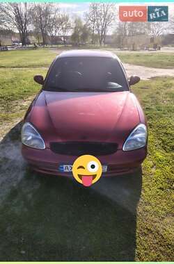 Седан Daewoo Nubira 2001 в Краснограді