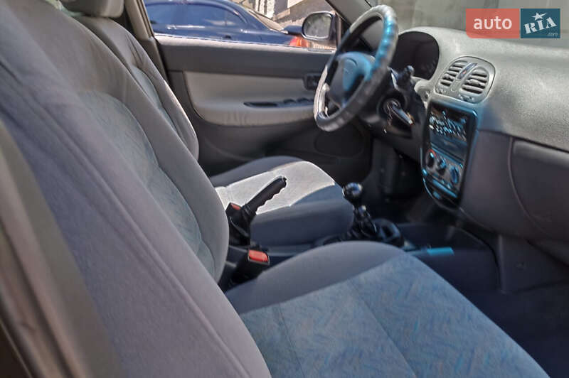Седан Daewoo Nubira 1998 в Никополе