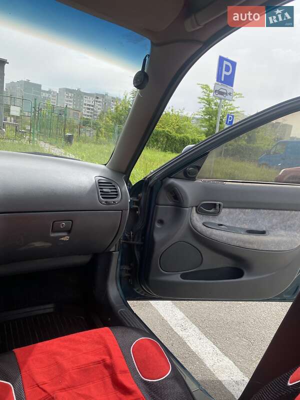 Седан Daewoo Nubira 1998 в Запорожье