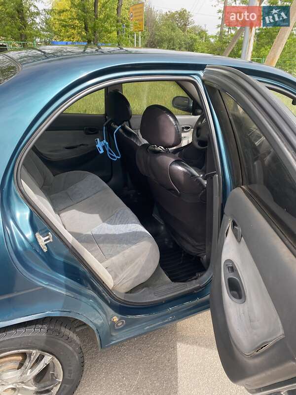 Седан Daewoo Nubira 1998 в Запорожье