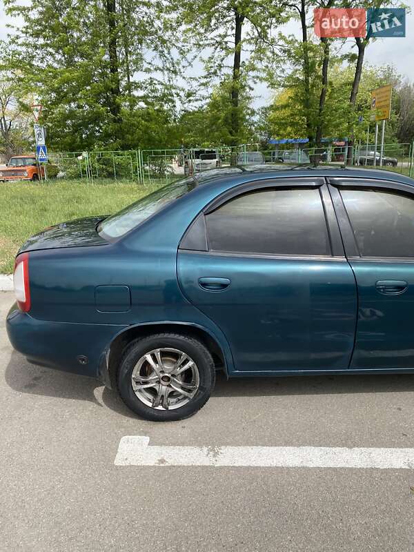 Седан Daewoo Nubira 1998 в Запорожье