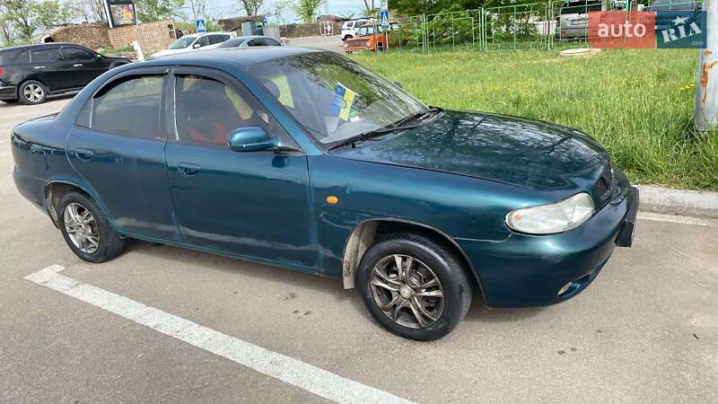 Седан Daewoo Nubira 1998 в Запорожье
