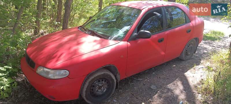 Хэтчбек Daewoo Nubira 1998 в 