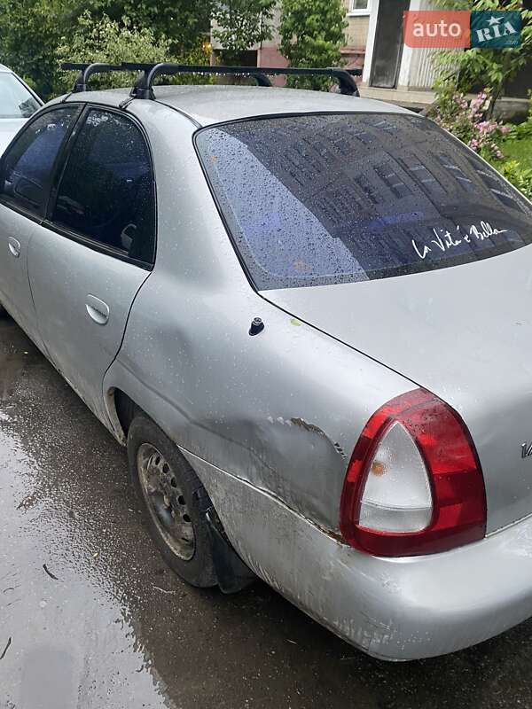 Седан Daewoo Nubira 1998 в Львове